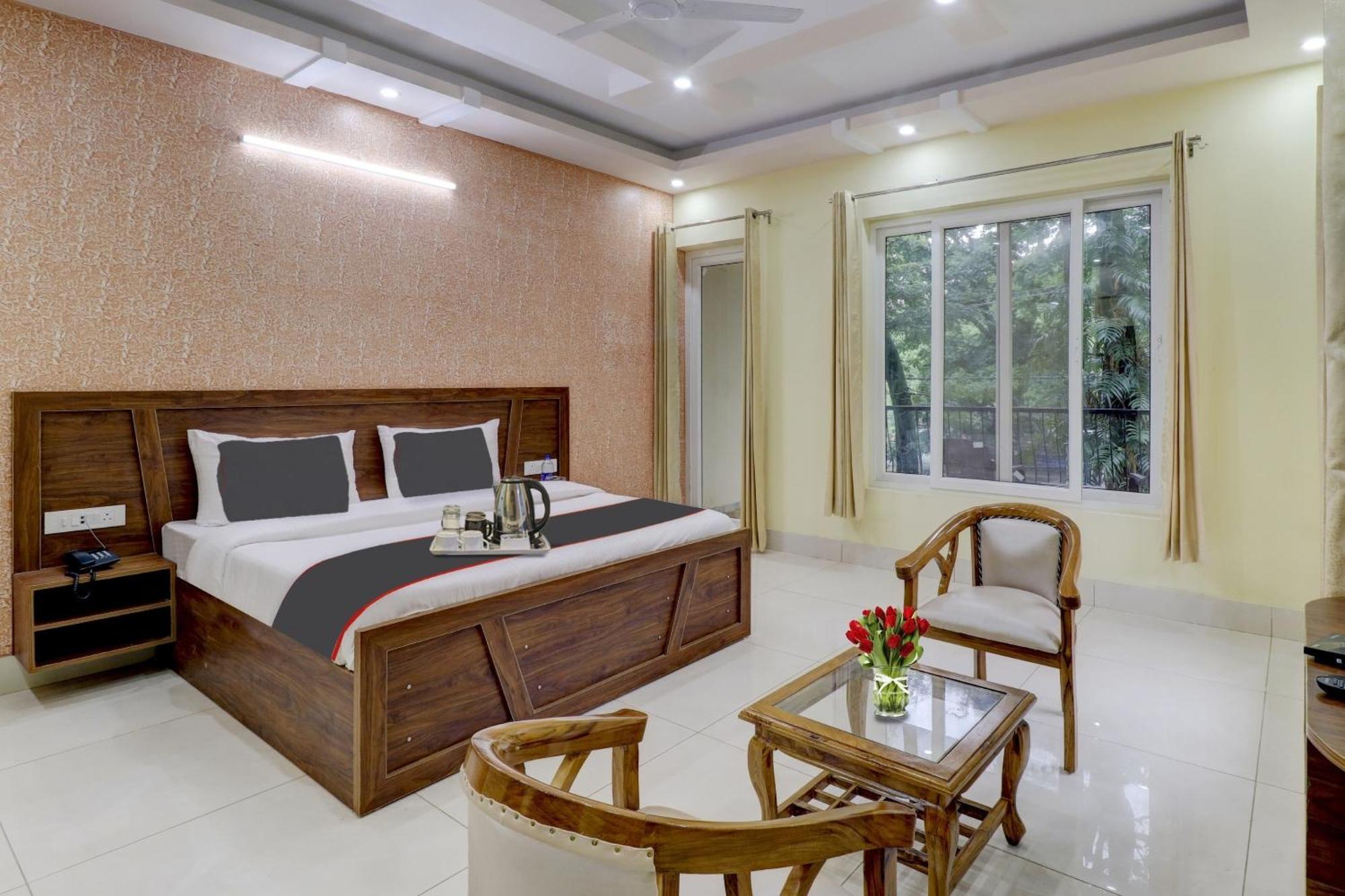 Super Capital O Crestwood Inn Dehradun Exterior foto