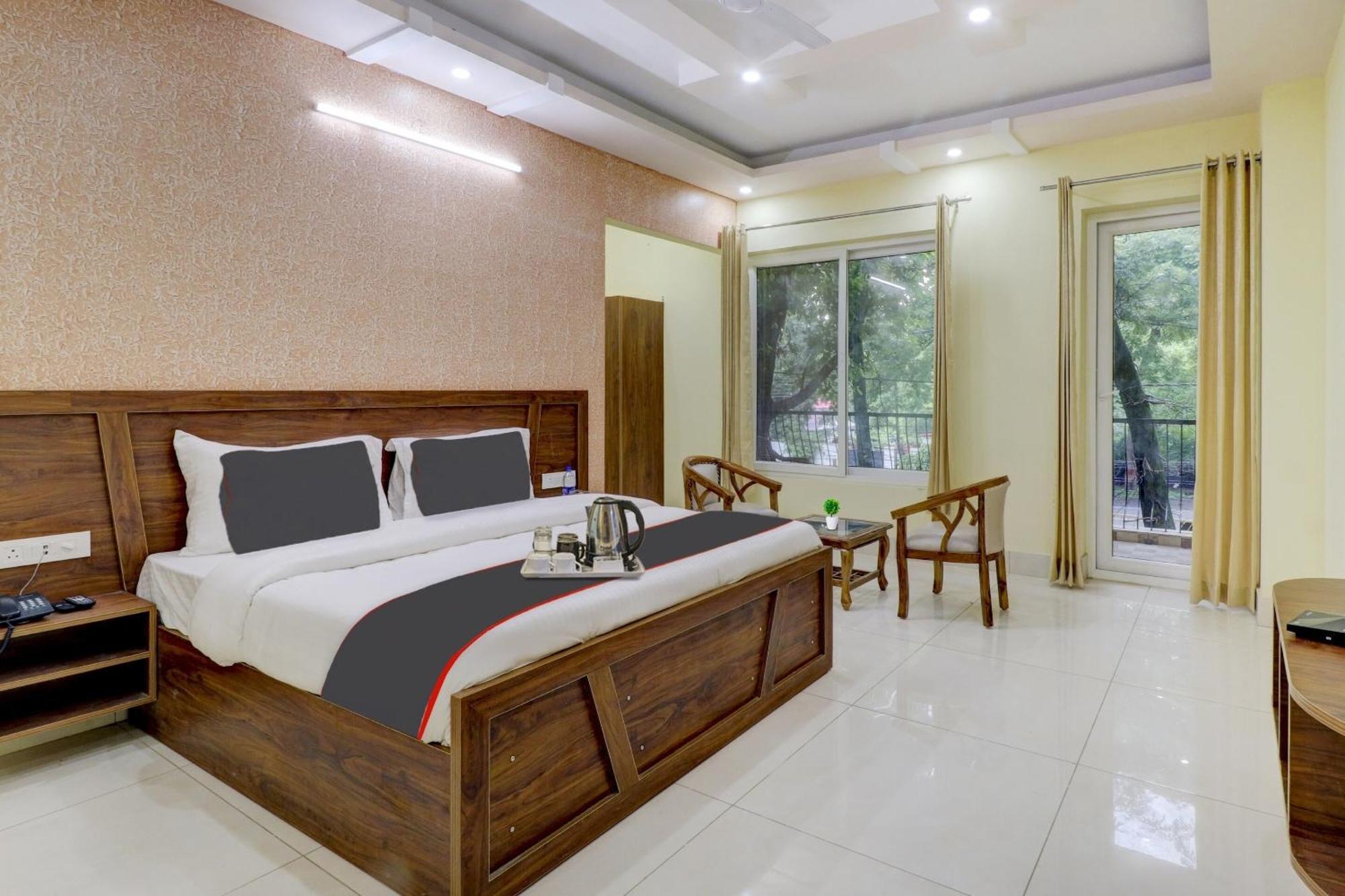 Super Capital O Crestwood Inn Dehradun Exterior foto
